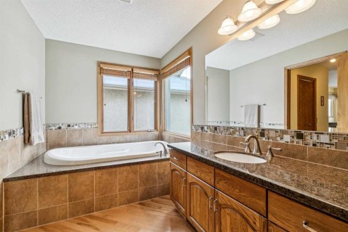 75 Shawnee Crescent, Calgary, AB - Indoor Photo Showing Bathroom
