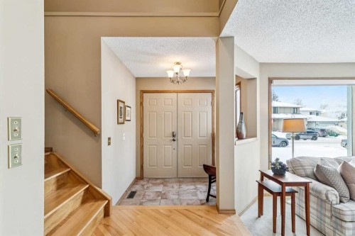 75 Shawnee Crescent, Calgary, AB - Indoor Photo Showing Other Room