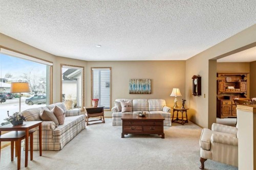 75 Shawnee Crescent, Calgary, AB - Indoor Photo Showing Living Room