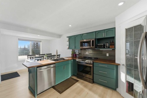 325 Bayside Place Sw, Airdrie, AB - Indoor Photo Showing Kitchen With Stainless Steel Kitchen With Double Sink