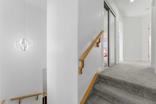 325 Bayside Place Sw, Airdrie, AB - Indoor Photo Showing Other Room