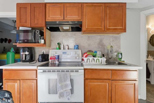 325 Bayside Place Sw, Airdrie, AB - Indoor Photo Showing Kitchen