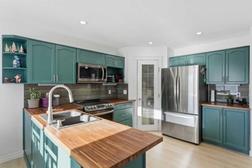 325 Bayside Place Sw, Airdrie, AB - Indoor Photo Showing Kitchen With Stainless Steel Kitchen With Double Sink
