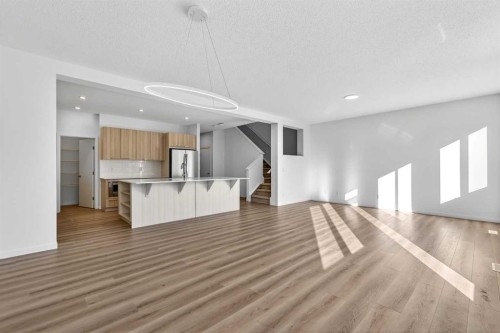 20 Corner Glen Green Ne, Calgary, AB - Indoor Photo Showing Kitchen With Upgraded Kitchen