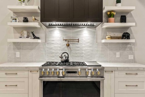 19 Sienna Ridge Bay Sw, Calgary, AB - Indoor Photo Showing Kitchen With Upgraded Kitchen