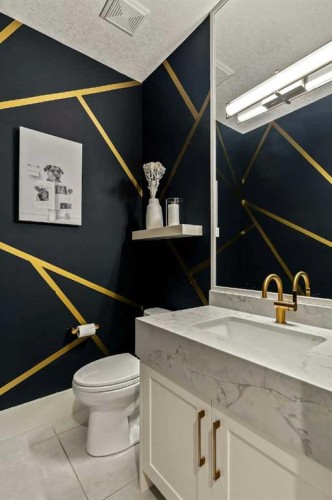 19 Sienna Ridge Bay Sw, Calgary, AB - Indoor Photo Showing Bathroom