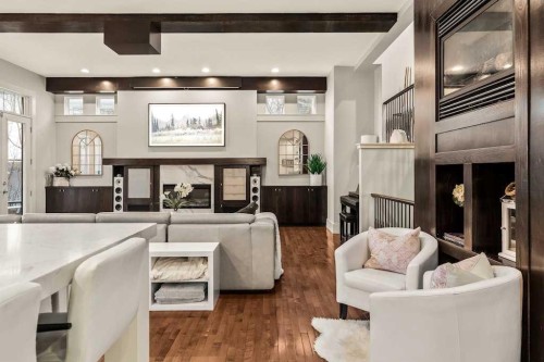 19 Sienna Ridge Bay Sw, Calgary, AB - Indoor Photo Showing Living Room