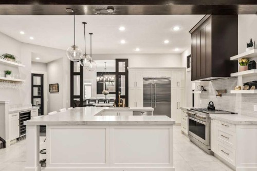 19 Sienna Ridge Bay Sw, Calgary, AB - Indoor Photo Showing Kitchen With Upgraded Kitchen