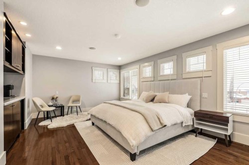 19 Sienna Ridge Bay Sw, Calgary, AB - Indoor Photo Showing Bedroom