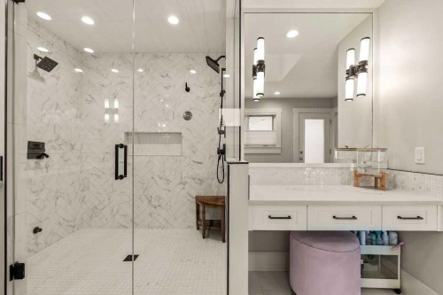 19 Sienna Ridge Bay Sw, Calgary, AB - Indoor Photo Showing Bathroom