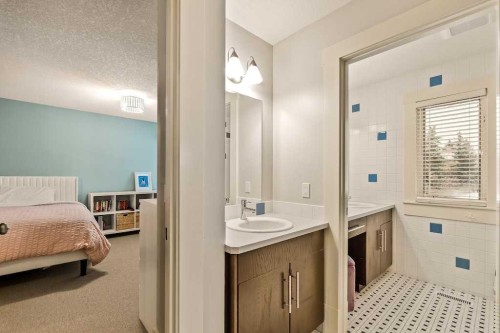 19 Sienna Ridge Bay Sw, Calgary, AB - Indoor