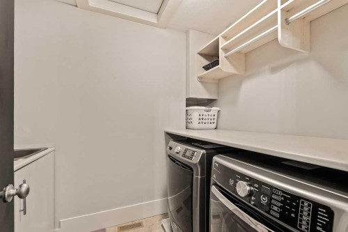 19 Sienna Ridge Bay Sw, Calgary, AB - Indoor Photo Showing Laundry Room