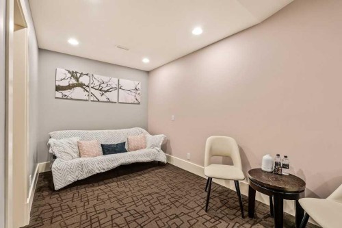 19 Sienna Ridge Bay Sw, Calgary, AB - Indoor Photo Showing Other Room