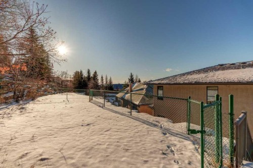 19 Sienna Ridge Bay Sw, Calgary, AB - Outdoor