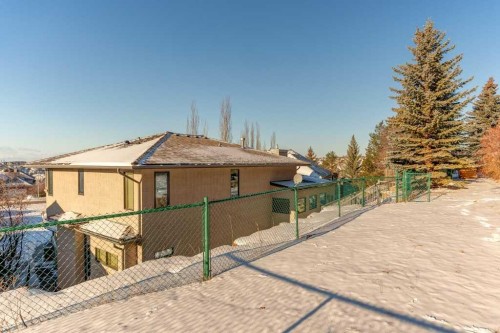 19 Sienna Ridge Bay Sw, Calgary, AB - Outdoor