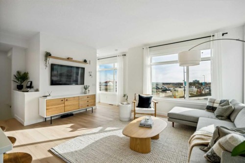 171 Dieppe Drive Sw, Calgary, AB - Indoor Photo Showing Living Room