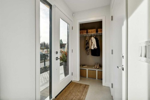 171 Dieppe Drive Sw, Calgary, AB - Indoor Photo Showing Other Room