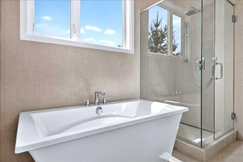 102-140 Marina Cove Se, Calgary, AB - Indoor Photo Showing Bathroom