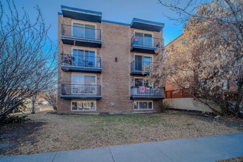 32-1703 11 Avenue SW Calgary, AB T3C 0N5