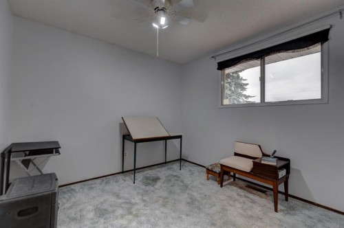 628 Cantrell Drive Sw, Calgary, AB - Indoor Photo Showing Other Room