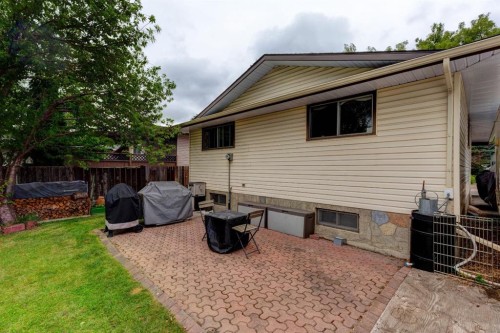 628 Cantrell Drive Sw, Calgary, AB - Outdoor With Exterior