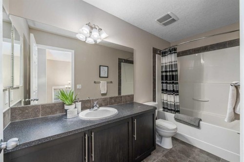 194 Kincora Glen Rise Nw, Calgary, AB - Indoor Photo Showing Bathroom