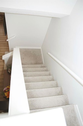 1584 Rangeview Drive Se, Calgary, AB 