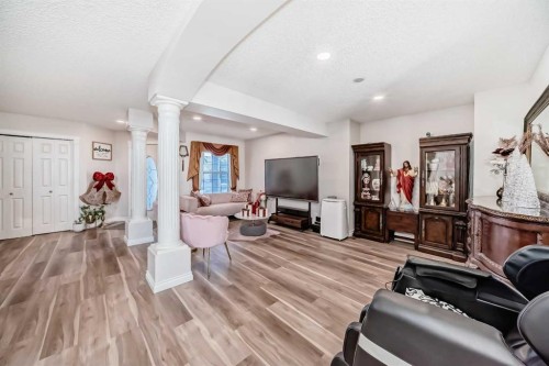 33 Citadel Estates Terrace Nw, Calgary, AB - Indoor Photo Showing Living Room