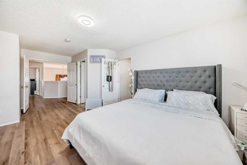 33 Citadel Estates Terrace Nw, Calgary, AB - Indoor Photo Showing Bedroom