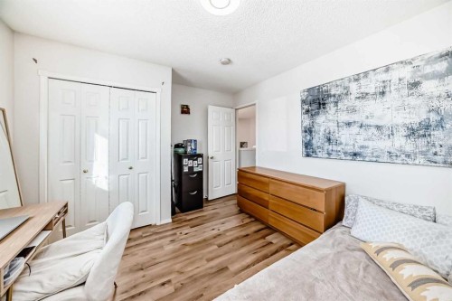 33 Citadel Estates Terrace Nw, Calgary, AB - Indoor Photo Showing Bedroom