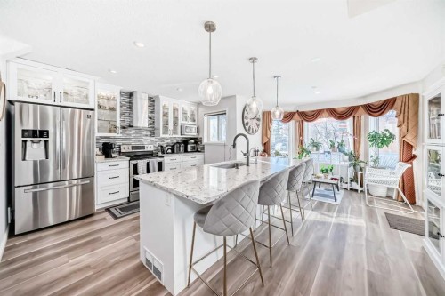 33 Citadel Estates Terrace Nw, Calgary, AB - Indoor Photo Showing Kitchen With Upgraded Kitchen