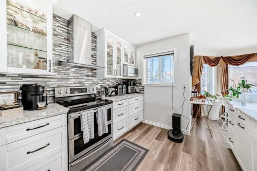 33 Citadel Estates Terrace Nw, Calgary, AB - Indoor Photo Showing Kitchen With Upgraded Kitchen