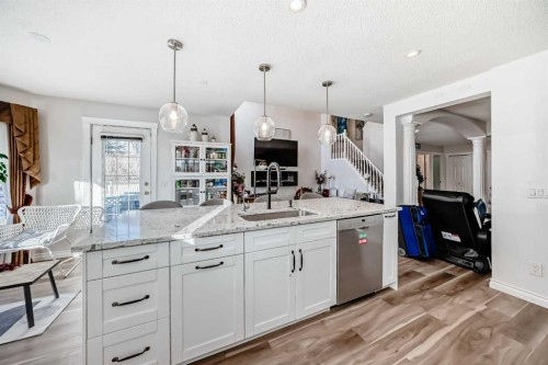 33 Citadel Estates Terrace Nw, Calgary, AB - Indoor Photo Showing Kitchen With Upgraded Kitchen