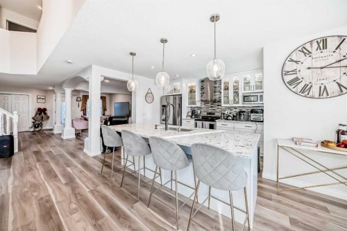 33 Citadel Estates Terrace Nw, Calgary, AB - Indoor Photo Showing Kitchen With Upgraded Kitchen