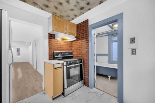 1022 18 Avenue, Calgary, AB - Indoor Photo Showing Kitchen
