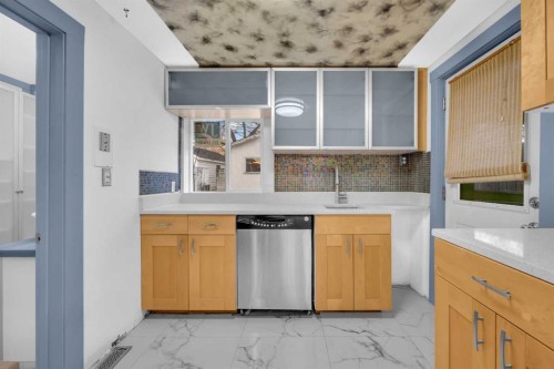 1022 18 Avenue, Calgary, AB - Indoor Photo Showing Kitchen