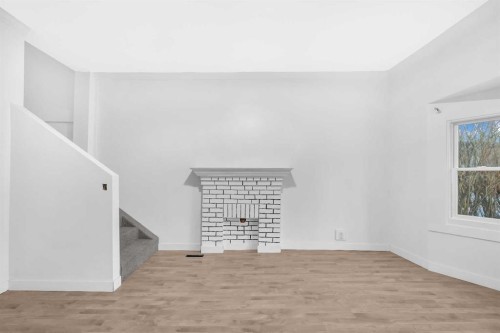 1022 18 Avenue, Calgary, AB - Indoor Photo Showing Other Room