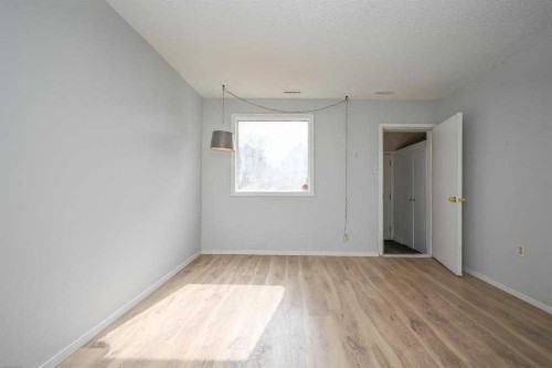 1024 18 Avenue Se, Calgary, AB - Indoor Photo Showing Other Room