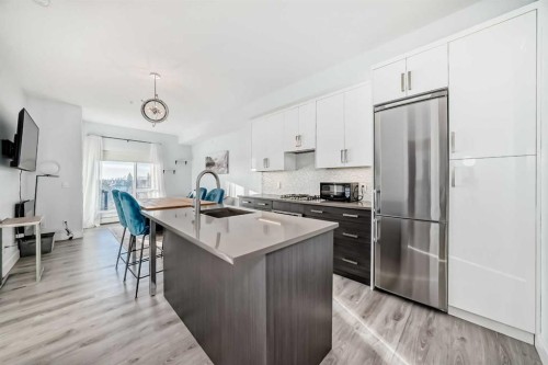 304-1521 26 Avenue Sw, Calgary, AB - Indoor Photo Showing Kitchen With Upgraded Kitchen