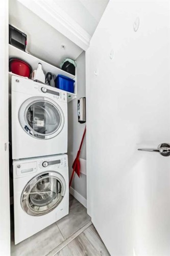304-1521 26 Avenue Sw, Calgary, AB - Indoor Photo Showing Laundry Room