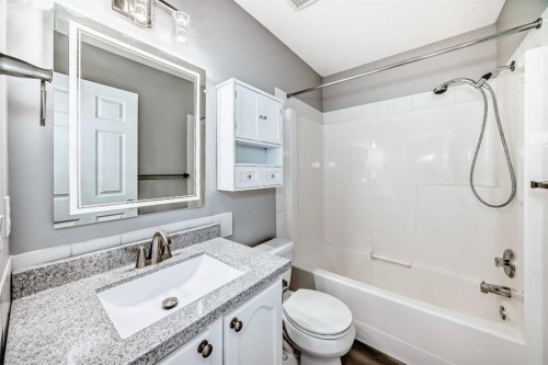 95 Hidden Creek Rise Nw, Calgary, AB - Indoor Photo Showing Bathroom