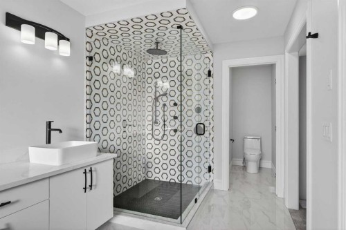 98 Waterford Crescent, Chestermere, AB - Indoor Photo Showing Bathroom