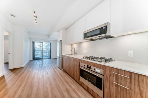 1012-730 2 Street Sw, Calgary, AB - Indoor Photo Showing Kitchen With Upgraded Kitchen