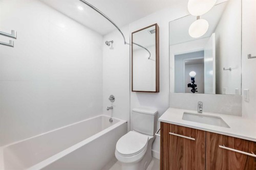 1012-730 2 Street Sw, Calgary, AB - Indoor Photo Showing Bathroom