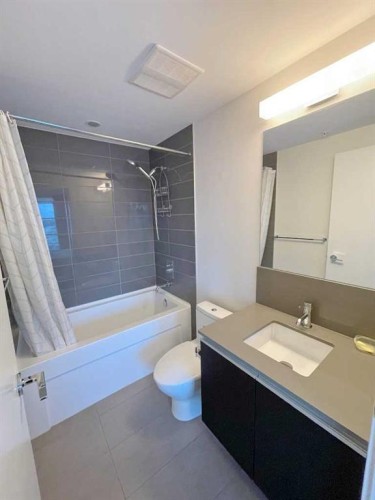1502-1122 3 Street Se, Calgary, AB - Indoor Photo Showing Bathroom