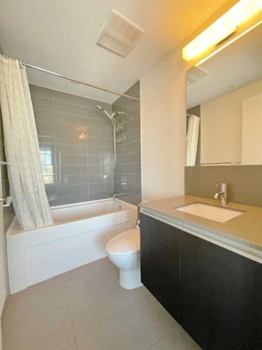 1502-1122 3 Street Se, Calgary, AB - Indoor Photo Showing Bathroom