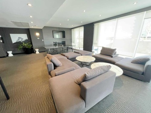 1502-1122 3 Street Se, Calgary, AB - Indoor Photo Showing Living Room