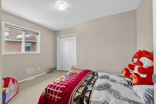 106 Saddlecrest Crescent Ne, Calgary, AB - Indoor Photo Showing Bedroom