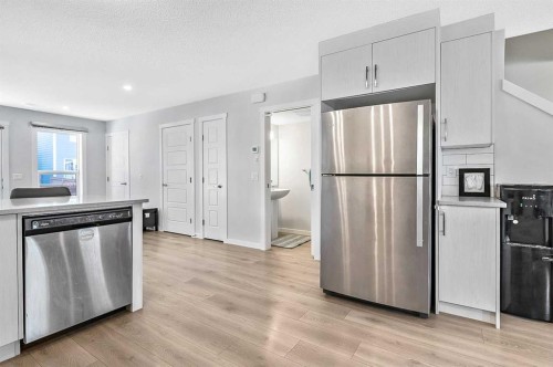 130 Cranbrook Square Se, Calgary, AB - Indoor Photo Showing Kitchen