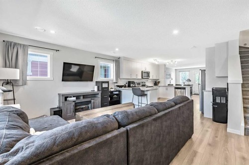 130 Cranbrook Square Se, Calgary, AB - Indoor Photo Showing Living Room